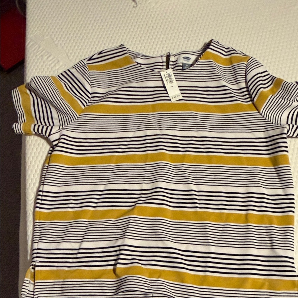 Old Navy Women's Short Sleeve Top in Yellow and Black Stripes